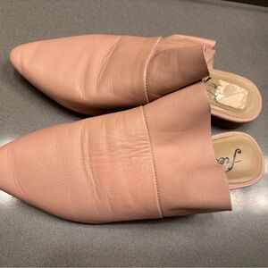 Free people women’s size 5 leather mule slide shoes, pink